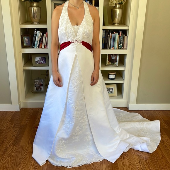 🆕 David’s Bridal Satin A-line Halter w/ Split Front Wedding Dress & Veil Sz. 10 - Picture 2 of 13